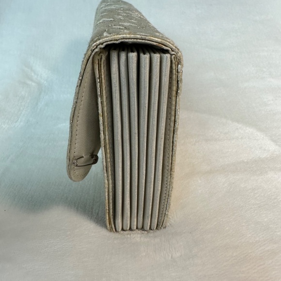 Pegi Paris Cream and Silver Floral Vintage Clutch Purse - Picture 11 of 12